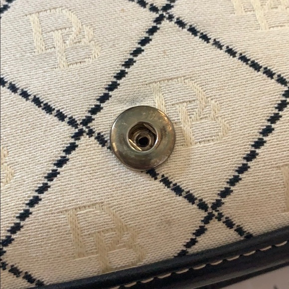 🔴 Dooney & Bourke Wristlet - Picture 7 of 8